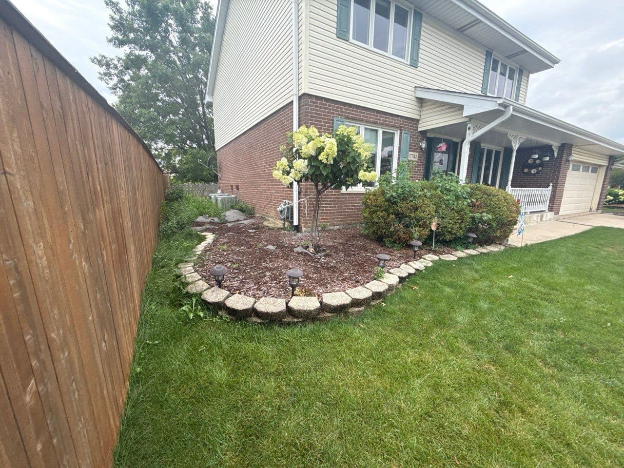 Gallery photos for Garden Transformation with Elegance and Lighting: Image #1
